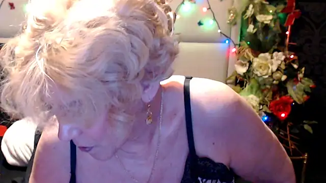 Chatroom XXX en direct de HappyWomanOn