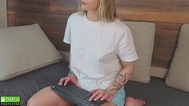Chat XXX en directo de EmilieLong