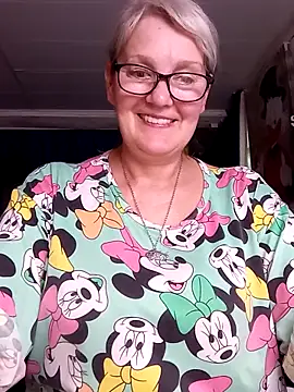 Chat +18 de irinamaux ao vivo