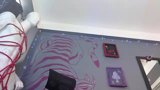 XXX chat uživo modela Regina_Iris