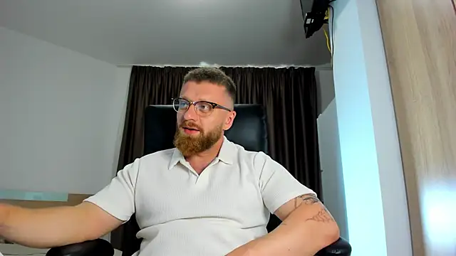 Findom_guy élő XXX-chatje