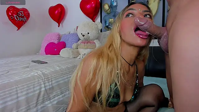 Angeline_focus Live XXX Chat