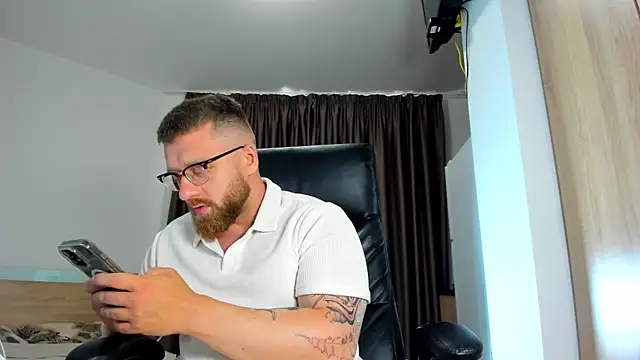 XXX chat uživo modela Findom_guy