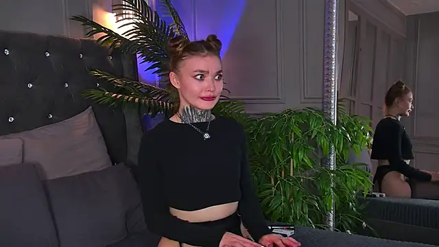 Chatroom XXX en direct de AriWild