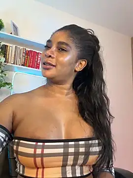 Show modela Alianaxlover_ na web-kameri