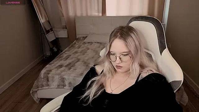Yungsatou's Live XXX Chat