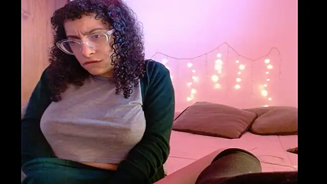 L_u_l_u_heav3n's Live XXX Chat