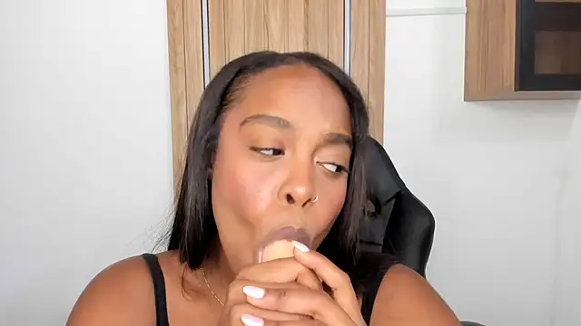 Chat +18 de Emma_jonness ao vivo