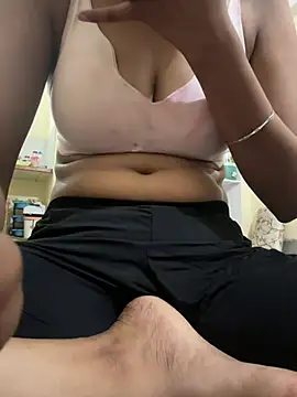 Chat XXX en directo de Poonam-Ray