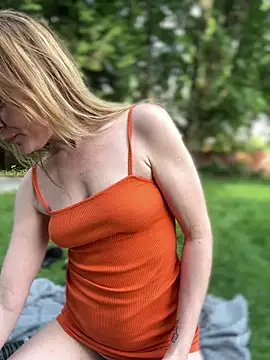 CherryChaos_ Adlı Modelin Canlı XXX Sohbeti