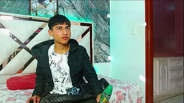 Temptionkingscs élő XXX-chatje