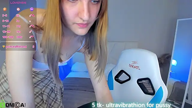 Luna_Vibee élő XXX-chatje