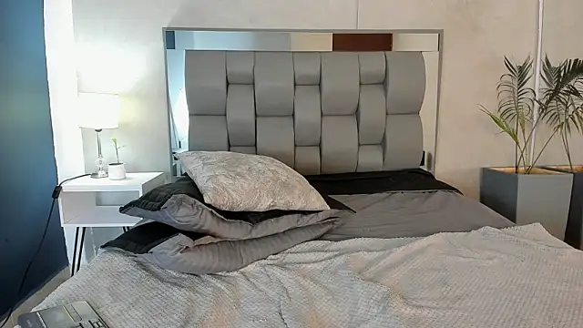 Chat +18 de Charlie___Musk ao vivo