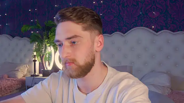 Dexter_Raze Show in webcam
