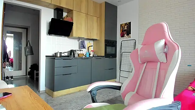 _Alice_Kitty Adlı Modelin Canlı XXX Sohbeti