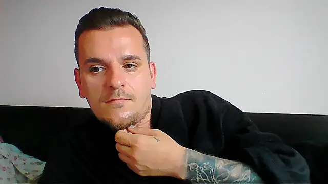 Huge_cock22cm's Webcam Show