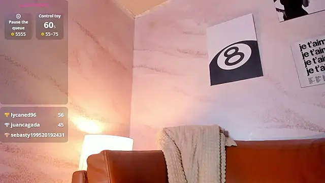 Adalyn_Cute Adlı Modelin Canlı XXX Sohbeti