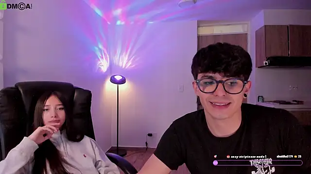 צ'אט XXX בשידור חי של Mikeyvioleta_