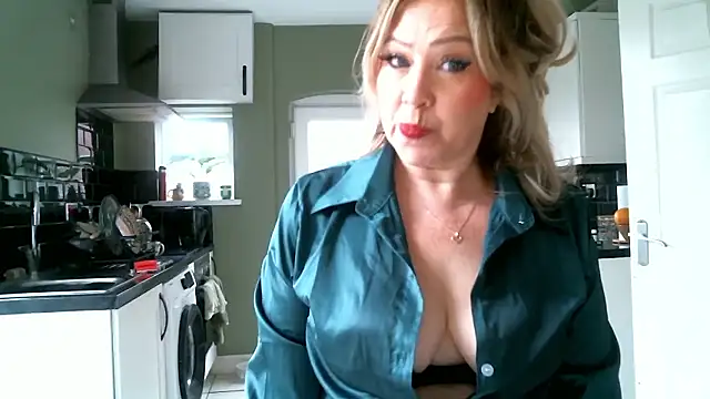 Онлайн чат XXX MissHoneyPenny