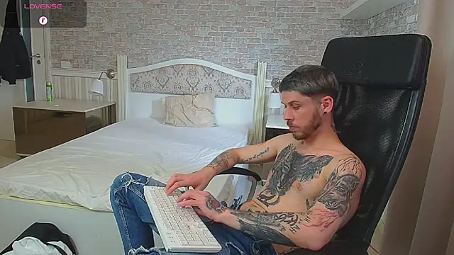 JonahShaw's Live XXX Chat