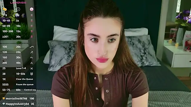 MadisonRen Show in webcam