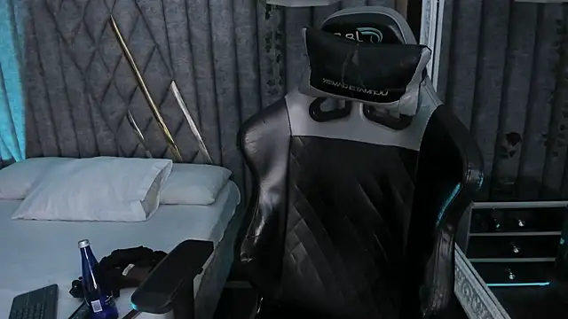 Chat +18 de NicolaiKarav ao vivo