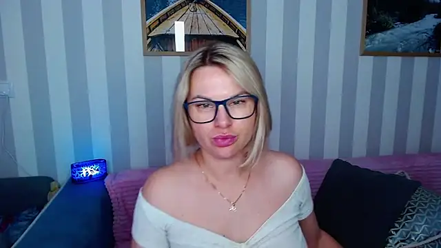 MonaLisaG Chat XXX in diretta