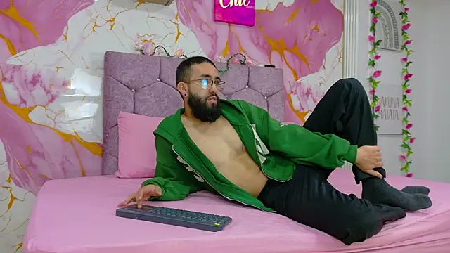 צ'אט XXX בשידור חי של ObsessionRoom