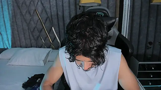 NicolaiKarav's Live XXX Chat