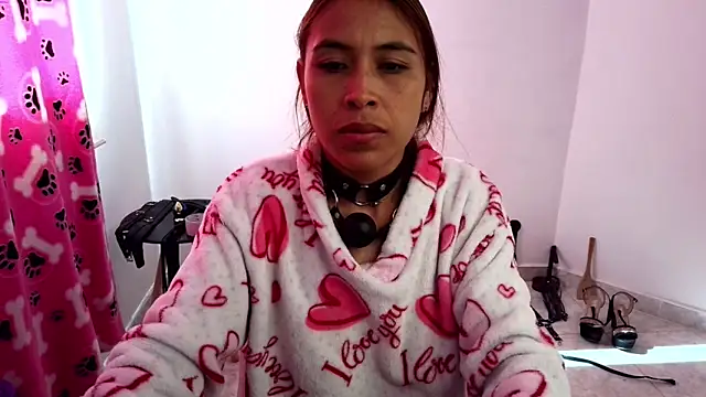 cristal_jamess Adlı Modelin Canlı XXX Sohbeti