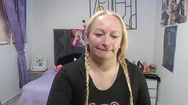 emperabigbootybigass' Live XXX Chat