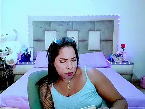 indiantopaz694u's Live XXX Chat