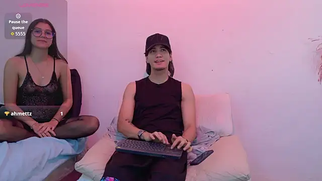 แชท XXX สดของ sweetauracouple