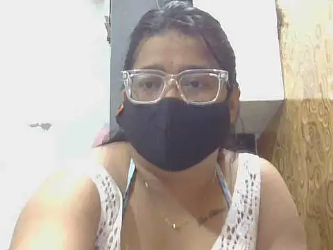 Fuckpussylickass Adlı Modelin Canlı XXX Sohbeti