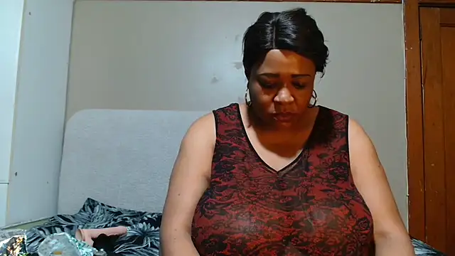 BUSTYQUEEN56_ XXX чат на живо