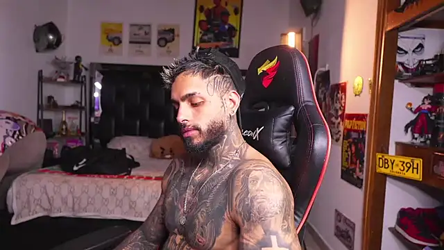 logan_hugh8's Live XXX Chat
