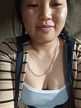 25quydau89 Adlı Modelin Canlı XXX Sohbeti