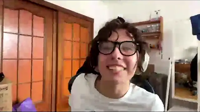 PillowPeachX Adlı Modelin Canlı XXX Sohbeti