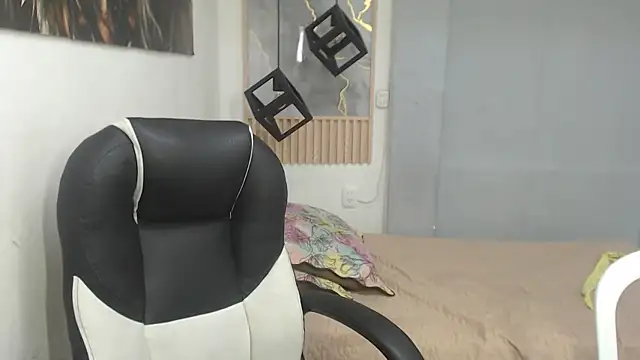 naty_18のライブXXXチャット