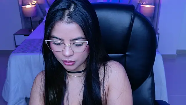 Chat +18 de Layla_Breezee ao vivo