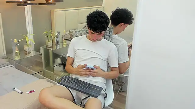 thom_ames Chat XXX live