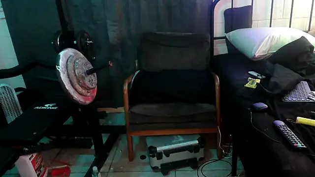 Chatroom XXX en direct de k1oudE
