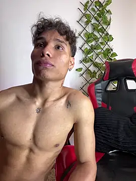 NelModel1 Live XXX-chat