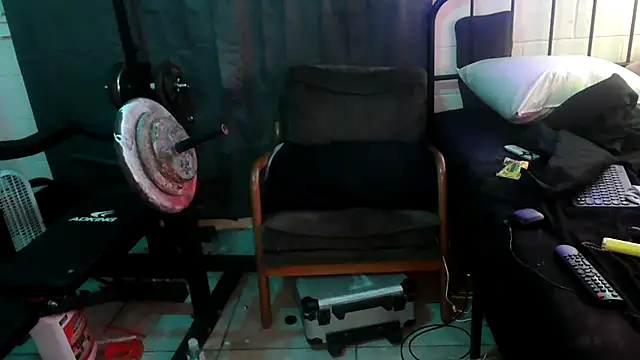 k1oudE's Live XXX Chat