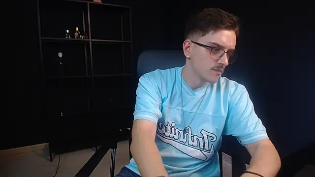 Chat +18 de FelixStarkk ao vivo