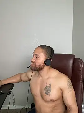 Fathero1time élő XXX-chatje