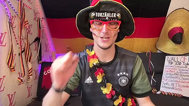 Cookieboy88 Adlı Modelin Canlı XXX Sohbeti
