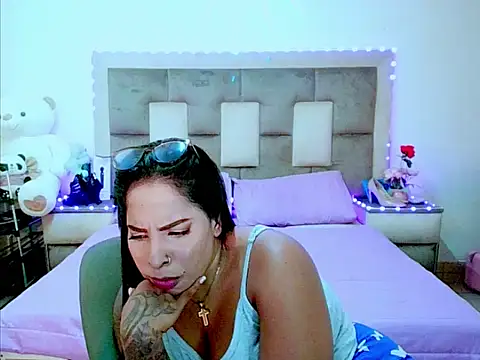 indiantopaz694u Adlı Modelin Canlı XXX Sohbeti