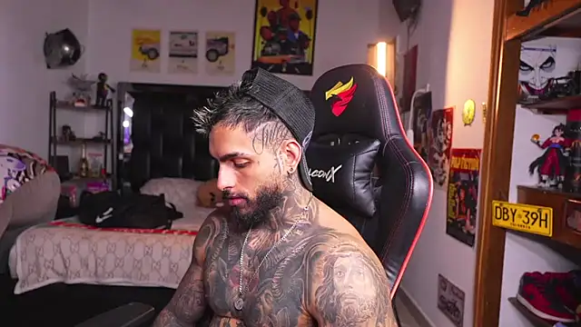 logan_hugh8's Live XXX Chat