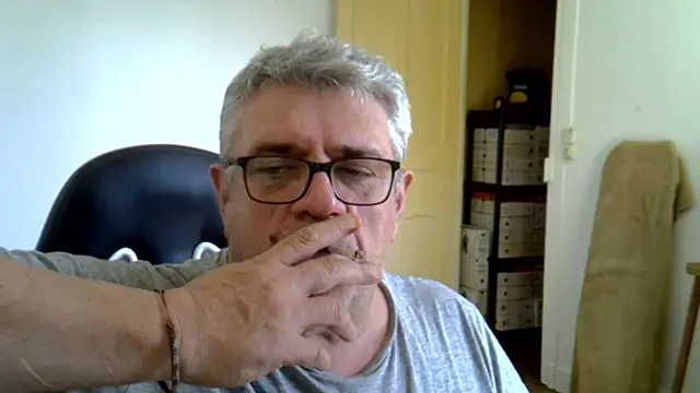 دردشة Laurent_oldmen الجنسية المباشرة